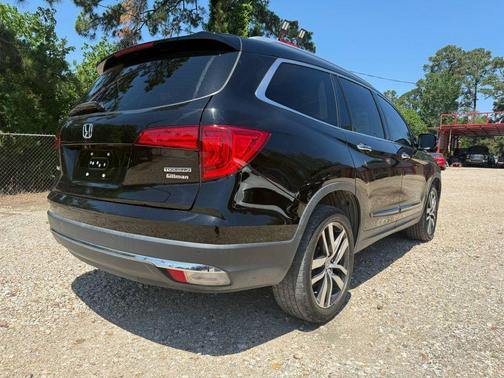 BLACK 2017 Honda Pilot Touring