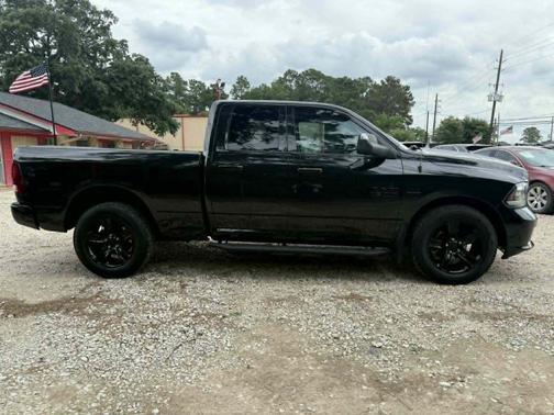 Brilliant Black Crystal Pearlcoat 2017 RAM 1500 Sport