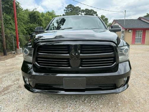 Brilliant Black Crystal Pearlcoat 2017 RAM 1500 Sport