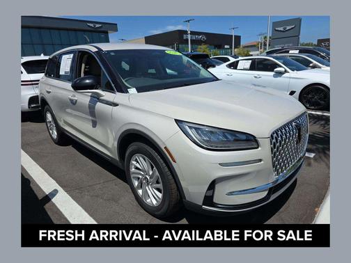 Ceramic Pearl Metallic Tinted Clearcoat 2023 Lincoln Corsair Standard