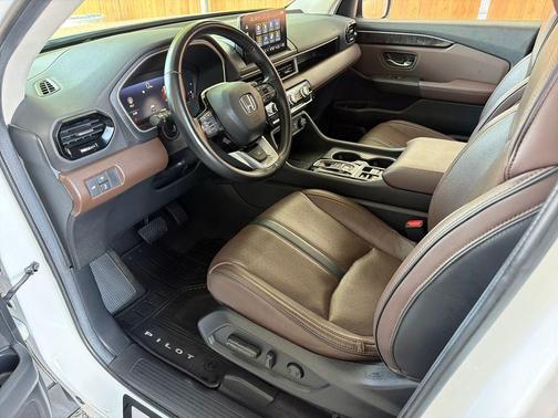 Platinum White Pearl 2024 Honda Pilot Elite