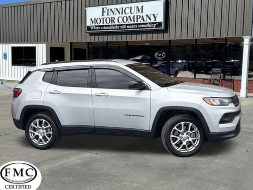 2024 Jeep Compass Latitude Lux