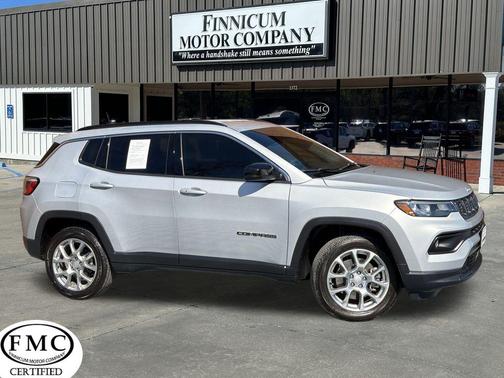 2024 Jeep Compass Latitude Lux