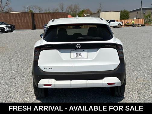 2025 Nissan Kicks SV