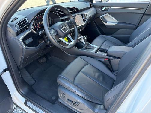 2025 Audi Q3 Premium 45 TFSI S line quattro Tiptronic