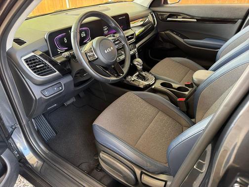 Gravity Gray 2025 Kia Seltos S
