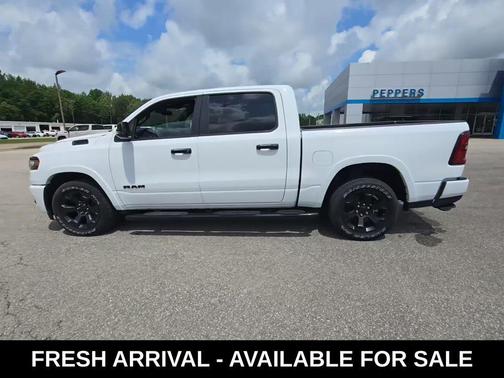 Bright White Clearcoat 2025 RAM 1500 Big Horn/Lone Star