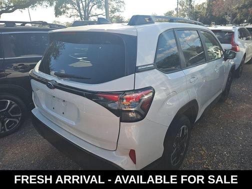 Crystal White Pearl 2025 Subaru Forester Premium