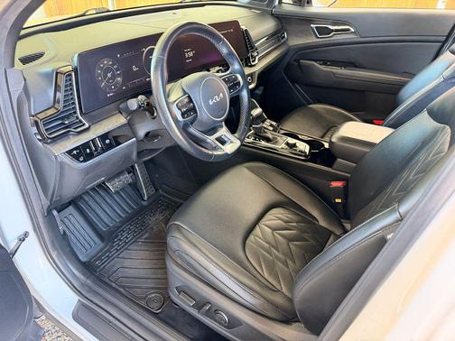 Glacial White Pearl 2023 Kia Sportage S