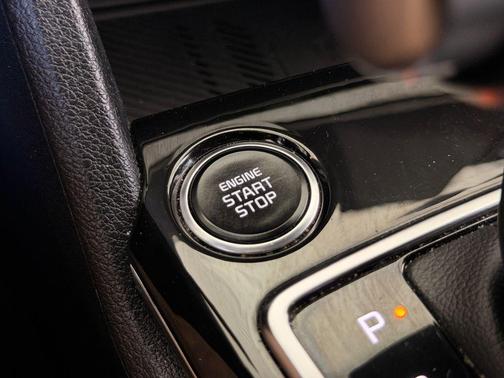 Glacial White Pearl 2023 Kia Sportage S