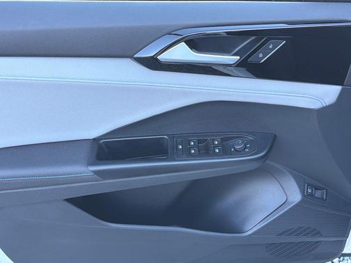 2024 Volkswagen Taos 1.5T SE Black