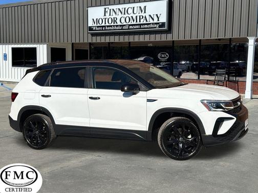 2024 Volkswagen Taos 1.5T SE Black