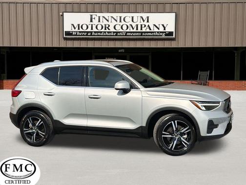 2025 Volvo XC40 B5 Core Bright Theme