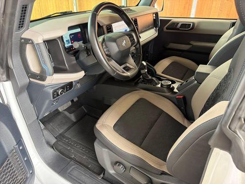 Oxford White 2023 Ford Bronco Wildtrak