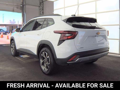 Summit White 2025 Chevrolet Trax LT