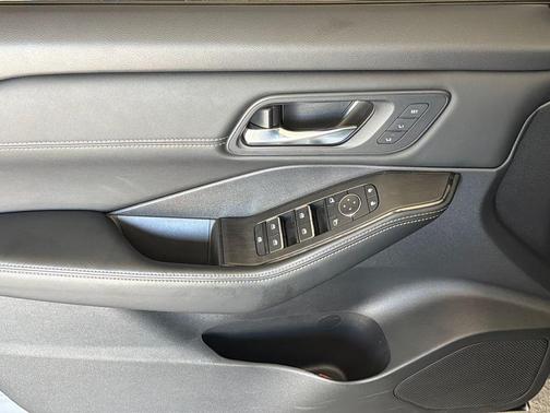 Boulder Gray Pearl 2025 Nissan Rogue SL