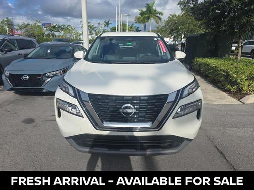 Pearl White Tricoat 2023 Nissan Rogue SV