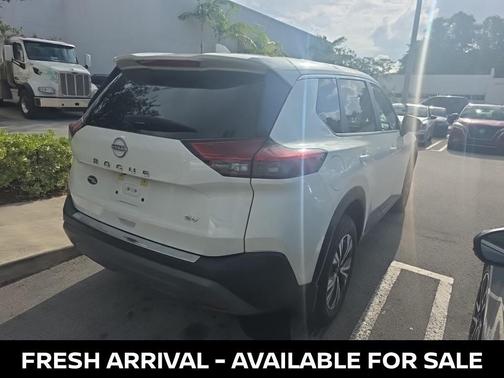 Pearl White Tricoat 2023 Nissan Rogue SV