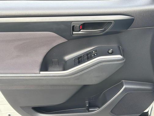 2022 Toyota Highlander L