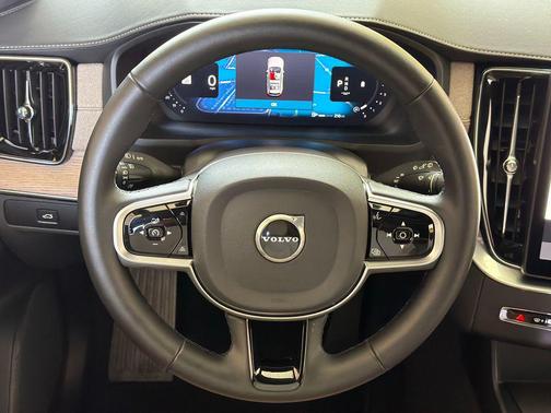 Onyx Black Metallic 2025 Volvo XC90 B6 Plus 7-Seater