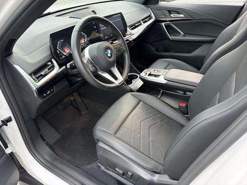 2025 BMW X2 xDrive28i