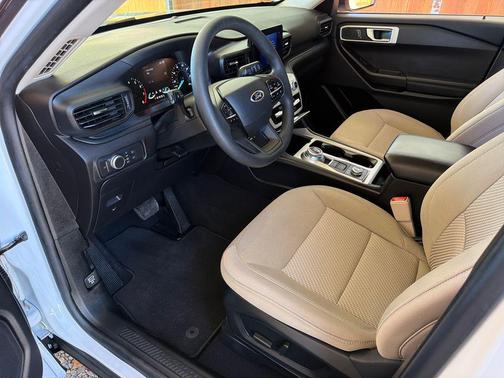 2022 Ford Explorer Base