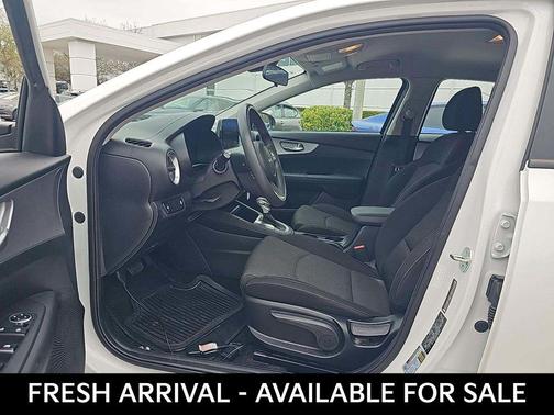 Snow White Pearl 2023 Kia Forte LXS