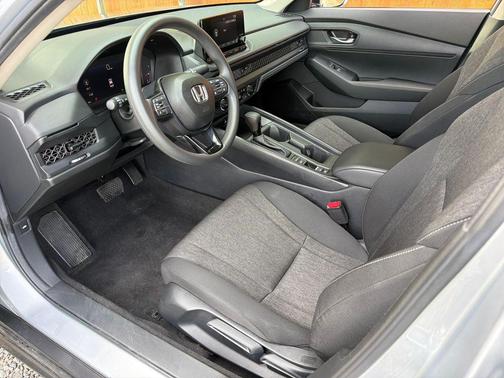 2025 Honda Accord LX 1.5T