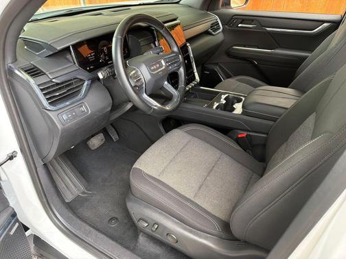 Summit White 2025 GMC Acadia FWD Elevation