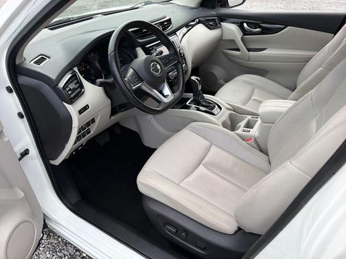 2022 Nissan Rogue Sport SL