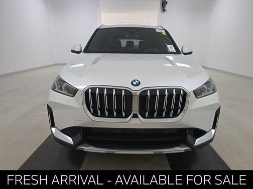 Mineral White Metallic 2025 BMW X1 xDrive28i