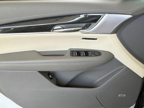 Crystal White Tricoat 2021 Cadillac XT6 Premium Luxury FWD