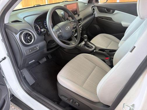 Lunar White 2023 Hyundai KONA SEL