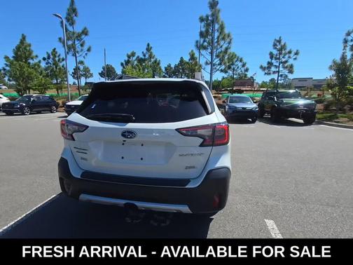 Crystal White Pearl 2022 Subaru Outback Limited