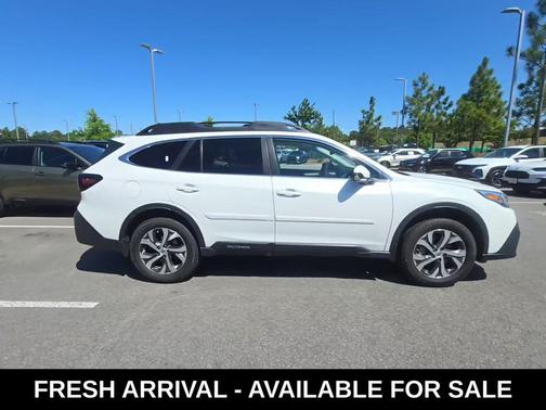 Crystal White Pearl 2022 Subaru Outback Limited
