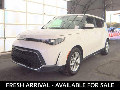 Snow White Pearl 2025 Kia Soul LX