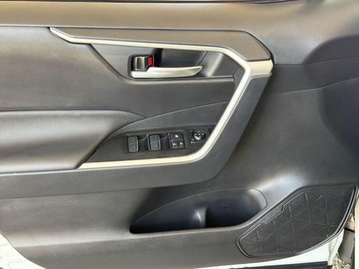 Ice Cap 2025 Toyota RAV4 XLE