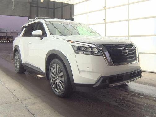 2025 Nissan Pathfinder SL 4WD