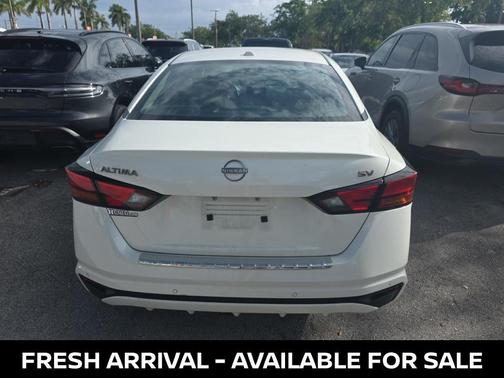 Pearl White Tricoat 2023 Nissan Altima 2.5 SV