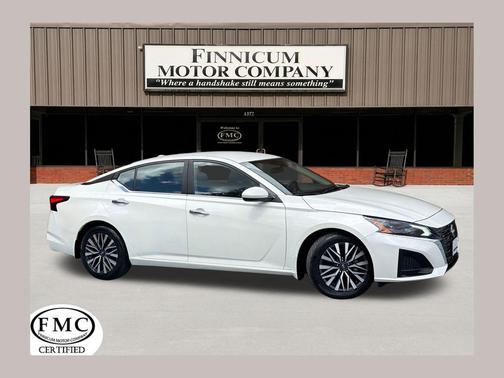 Pearl White Tricoat 2023 Nissan Altima 2.5 SV