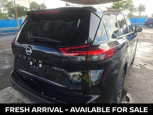 Super Black 2025 Nissan Rogue SV