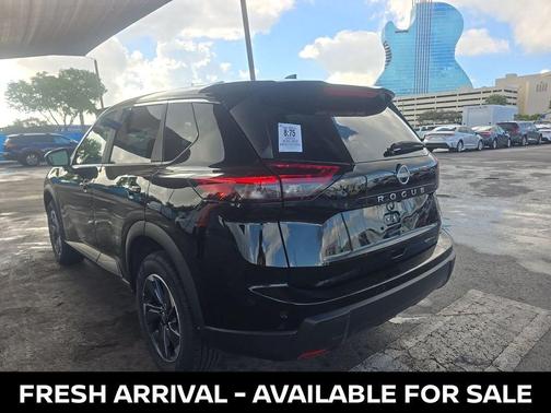 Super Black 2025 Nissan Rogue SV