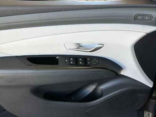 Phantom Black 2025 Hyundai TUCSON Limited