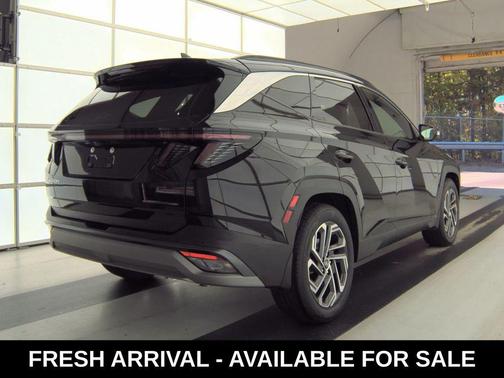 Phantom Black 2025 Hyundai TUCSON Limited