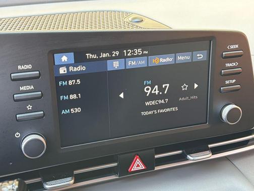 2025 Hyundai ELANTRA SE