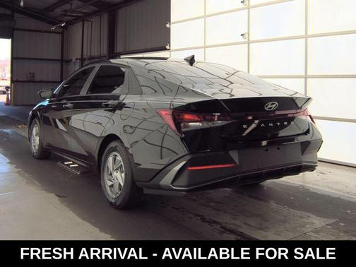 2025 Hyundai ELANTRA SE