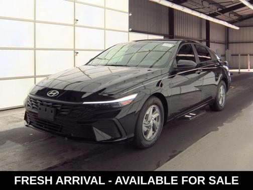 2025 Hyundai ELANTRA SE