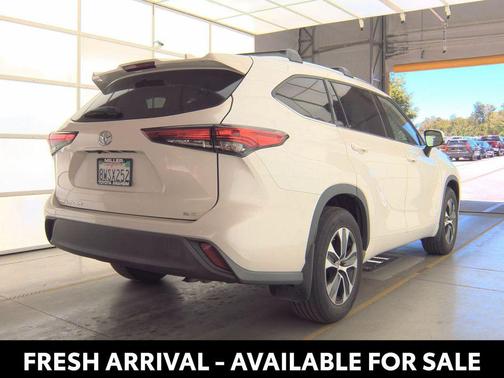 Blizzard Pearl 2021 Toyota Highlander XLE