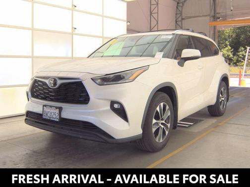 Blizzard Pearl 2021 Toyota Highlander XLE