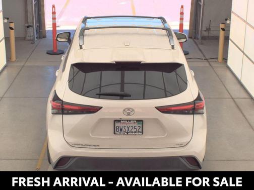 Blizzard Pearl 2021 Toyota Highlander XLE